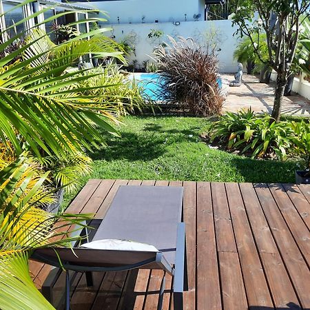 Joli Appartement, Piscine, Jacuzzi Sainte-Suzanne Exterior photo